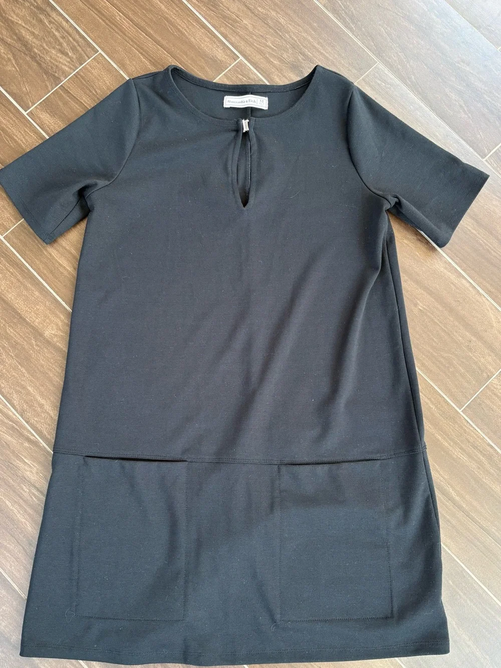 Abercrombie & Fitch Black Shift Dress Keyhole Neck Short Sleeve Pockets Size M - Picture 3 of 5